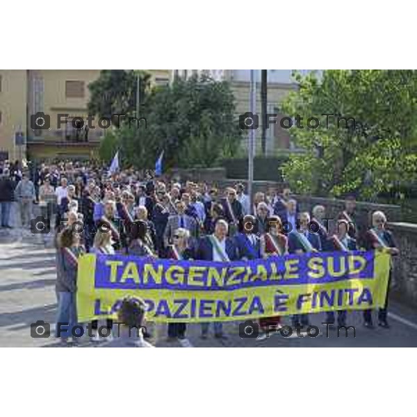 Bergamo Villa D\'Almè manifestazione sindaci dei Comuni della Val Brembana e della Valle Imagna per cercare di sbloccare il finanziamento del progetto della strada Paladina-Sedrina e consentire il completamento della Tangenziale sud 3 ottobre 2026 cronaca Bergamo Italia Foto Tiziano Manzoni Lapresse