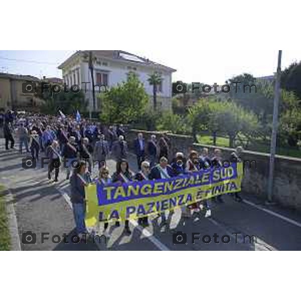 Bergamo Villa D\'Almè manifestazione sindaci dei Comuni della Val Brembana e della Valle Imagna per cercare di sbloccare il finanziamento del progetto della strada Paladina-Sedrina e consentire il completamento della Tangenziale sud 3 ottobre 2026 cronaca Bergamo Italia Foto Tiziano Manzoni Lapresse