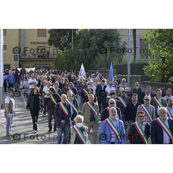 Bergamo Villa D\'Almè manifestazione sindaci dei Comuni della Val Brembana e della Valle Imagna per cercare di sbloccare il finanziamento del progetto della strada Paladina-Sedrina e consentire il completamento della Tangenziale sud 3 ottobre 2026 cronaca Bergamo Italia Foto Tiziano Manzoni Lapresse