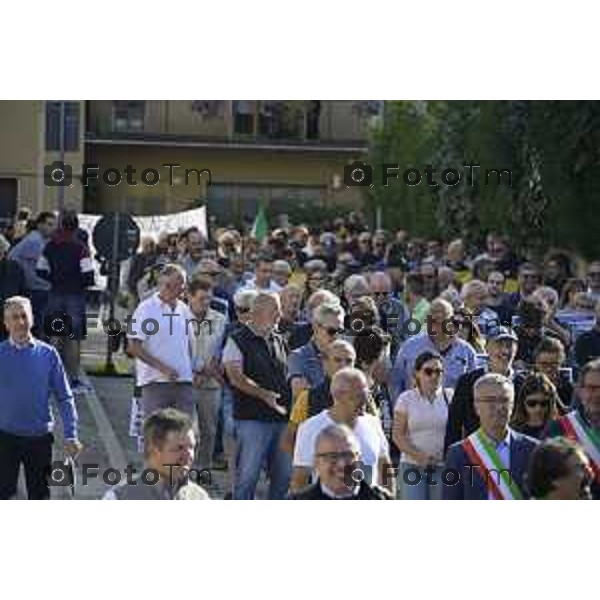 Bergamo Villa D\'Almè manifestazione sindaci dei Comuni della Val Brembana e della Valle Imagna per cercare di sbloccare il finanziamento del progetto della strada Paladina-Sedrina e consentire il completamento della Tangenziale sud 3 ottobre 2026 cronaca Bergamo Italia Foto Tiziano Manzoni Lapresse