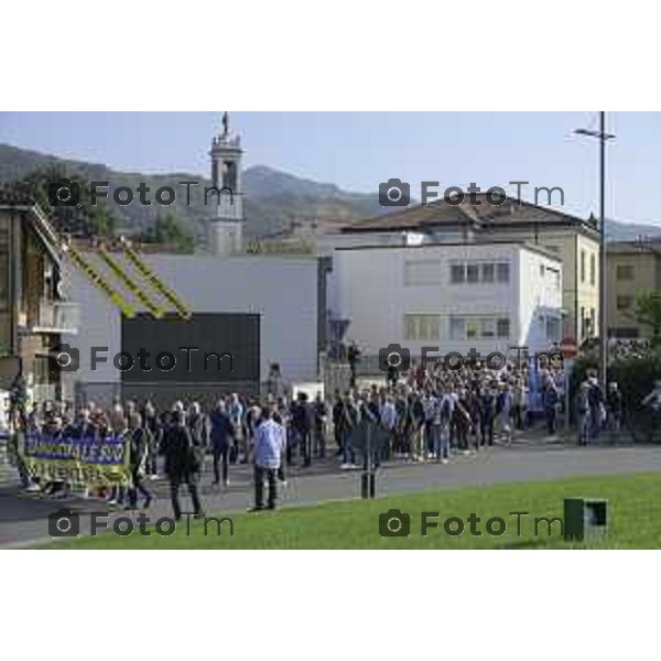 Bergamo Villa D\'Almè manifestazione sindaci dei Comuni della Val Brembana e della Valle Imagna per cercare di sbloccare il finanziamento del progetto della strada Paladina-Sedrina e consentire il completamento della Tangenziale sud 3 ottobre 2026 cronaca Bergamo Italia Foto Tiziano Manzoni Lapresse