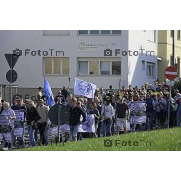 Bergamo Villa D\'Almè manifestazione sindaci dei Comuni della Val Brembana e della Valle Imagna per cercare di sbloccare il finanziamento del progetto della strada Paladina-Sedrina e consentire il completamento della Tangenziale sud 3 ottobre 2026 cronaca Bergamo Italia Foto Tiziano Manzoni Lapresse