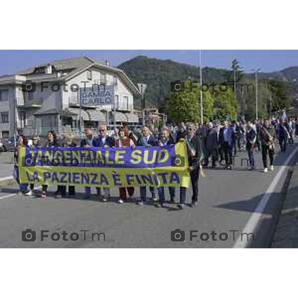 Bergamo Villa D\'Almè manifestazione sindaci dei Comuni della Val Brembana e della Valle Imagna per cercare di sbloccare il finanziamento del progetto della strada Paladina-Sedrina e consentire il completamento della Tangenziale sud 3 ottobre 2026 cronaca Bergamo Italia Foto Tiziano Manzoni Lapresse