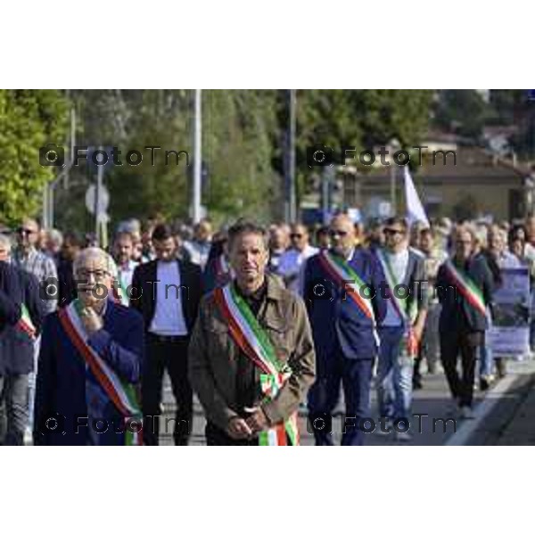 Bergamo Villa D\'Almè manifestazione sindaci dei Comuni della Val Brembana e della Valle Imagna per cercare di sbloccare il finanziamento del progetto della strada Paladina-Sedrina e consentire il completamento della Tangenziale sud 3 ottobre 2026 cronaca Bergamo Italia Foto Tiziano Manzoni Lapresse