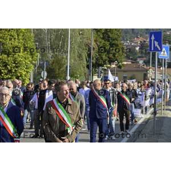 Bergamo Villa D\'Almè manifestazione sindaci dei Comuni della Val Brembana e della Valle Imagna per cercare di sbloccare il finanziamento del progetto della strada Paladina-Sedrina e consentire il completamento della Tangenziale sud 3 ottobre 2026 cronaca Bergamo Italia Foto Tiziano Manzoni Lapresse