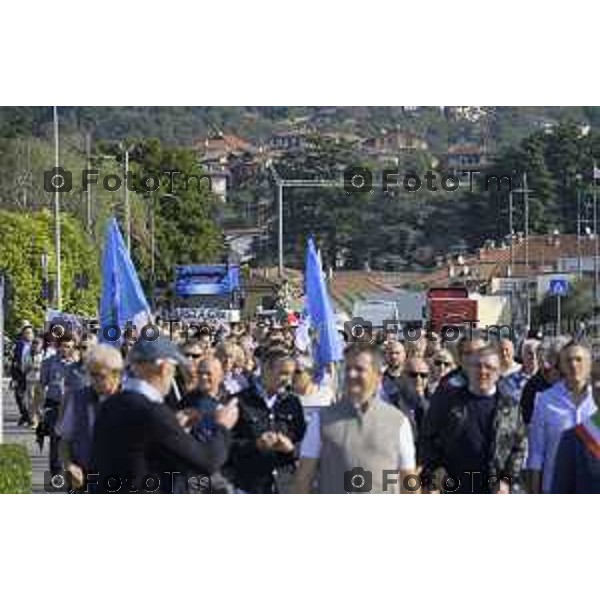 Bergamo Villa D\'Almè manifestazione sindaci dei Comuni della Val Brembana e della Valle Imagna per cercare di sbloccare il finanziamento del progetto della strada Paladina-Sedrina e consentire il completamento della Tangenziale sud Daniele Belotti 3 ottobre 2026 cronaca Bergamo Italia Foto Tiziano Manzoni Lapresse