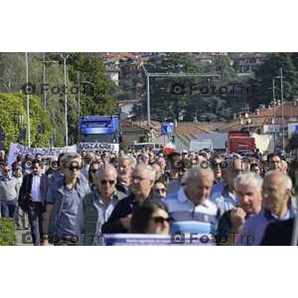 Bergamo Villa D\'Almè manifestazione sindaci dei Comuni della Val Brembana e della Valle Imagna per cercare di sbloccare il finanziamento del progetto della strada Paladina-Sedrina e consentire il completamento della Tangenziale sud 3 ottobre 2026 cronaca Bergamo Italia Foto Tiziano Manzoni Lapresse