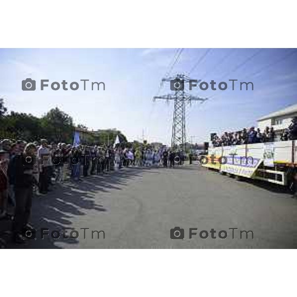 Bergamo Villa D\'Almè manifestazione sindaci dei Comuni della Val Brembana e della Valle Imagna per cercare di sbloccare il finanziamento del progetto della strada Paladina-Sedrina e consentire il completamento della Tangenziale sud 3 ottobre 2026 cronaca Bergamo Italia Foto Tiziano Manzoni Lapresse