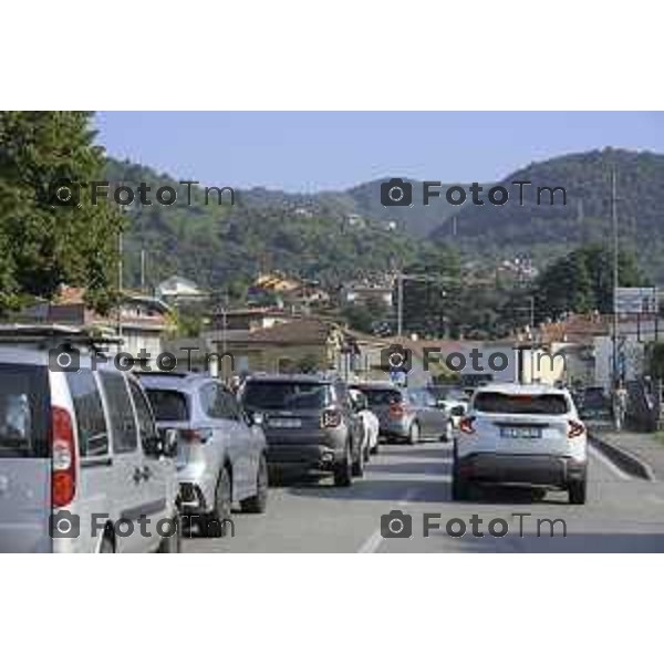 Villa D\'Almè Traffico code rotonda Arlecchino code mezzi pesanti rotonda indicazioni caos file strada chiusa 3 ottobre 2026 cronaca Bergamo Italia Foto Tiziano Manzoni Lapresse