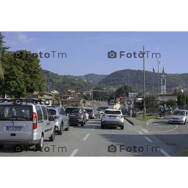 Villa D\'Almè Traffico code rotonda Arlecchino code mezzi pesanti rotonda indicazioni caos file strada chiusa 3 ottobre 2026 cronaca Bergamo Italia Foto Tiziano Manzoni Lapresse