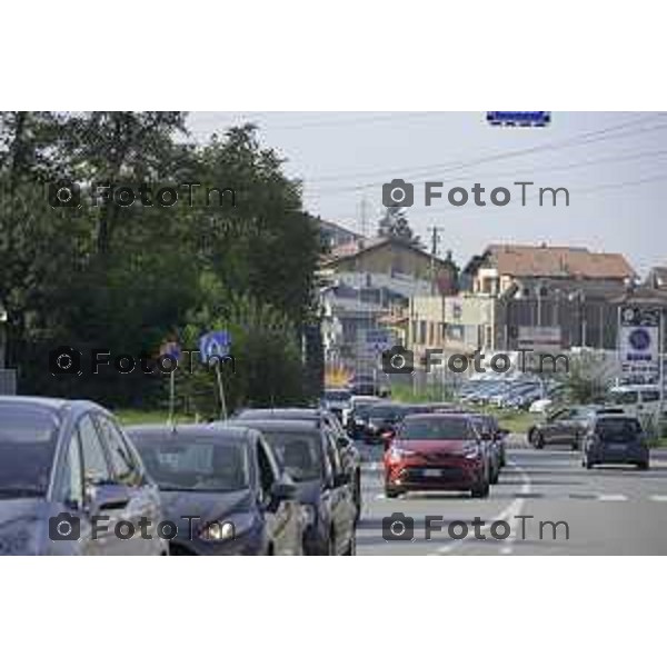 Villa D\'Almè Traffico code rotonda Arlecchino code mezzi pesanti rotonda indicazioni caos file strada chiusa 3 ottobre 2026 cronaca Bergamo Italia Foto Tiziano Manzoni Lapresse