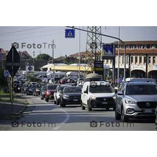 Villa D\'Almè Traffico code rotonda Arlecchino code mezzi pesanti rotonda indicazioni caos file strada chiusa 3 ottobre 2026 cronaca Bergamo Italia Foto Tiziano Manzoni Lapresse