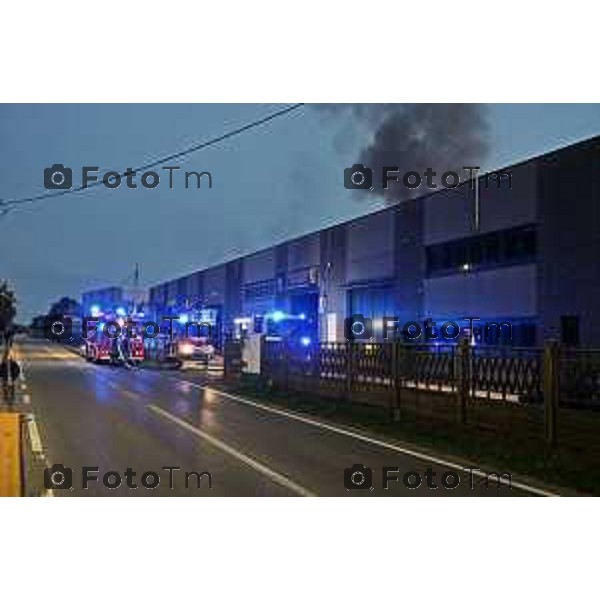 Stezzano incedio Ditta grafica pubblicità 10 ottobre 2026 cronaca Bergamo Italia Foto Tiziano Manzoni Lapresse