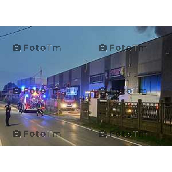 Stezzano incedio Ditta grafica pubblicità 10 ottobre 2026 cronaca Bergamo Italia Foto Tiziano Manzoni Lapresse