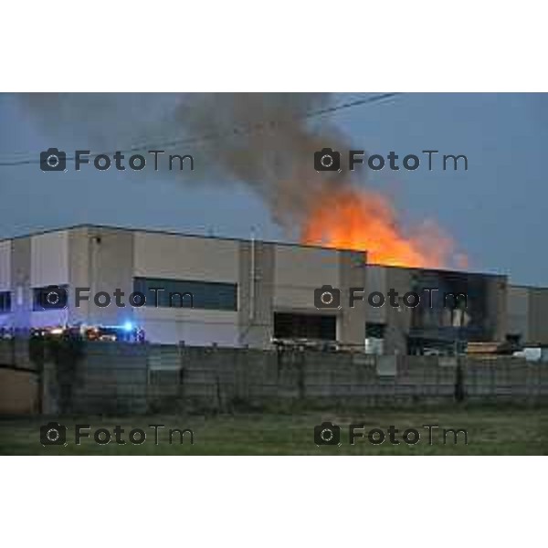 Stezzano incedio Ditta grafica pubblicità 10 ottobre 2026 cronaca Bergamo Italia Foto Tiziano Manzoni Lapresse