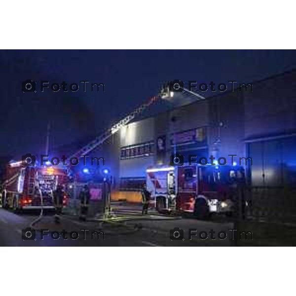 Stezzano incedio Ditta grafica pubblicità 10 ottobre 2026 cronaca Bergamo Italia Foto Tiziano Manzoni Lapresse