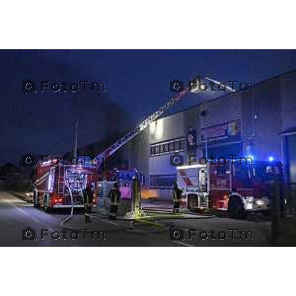 Stezzano incedio Ditta grafica pubblicità 10 ottobre 2026 cronaca Bergamo Italia Foto Tiziano Manzoni Lapresse