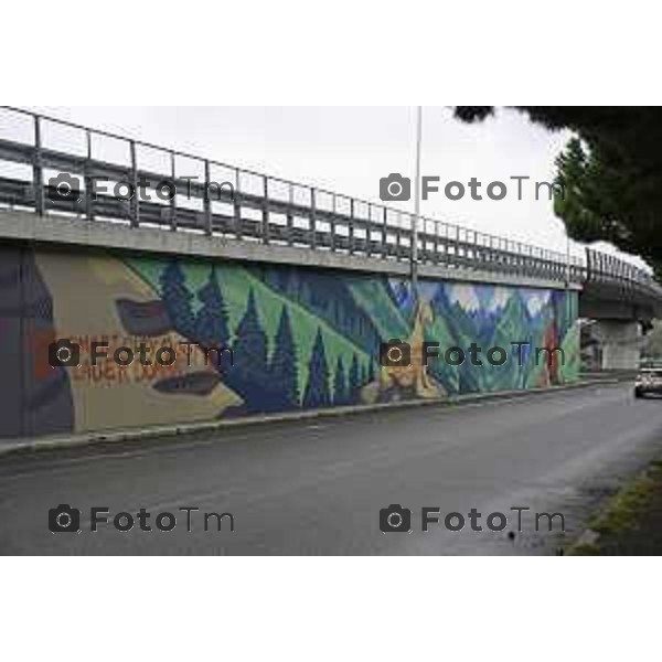 Bergamo Rondò delle Valli a Murale imbrattato dopo pochi giorni 08- ottobre 2026 cronaca Bergamo Italia Foto Tiziano Manzoni Lapresse