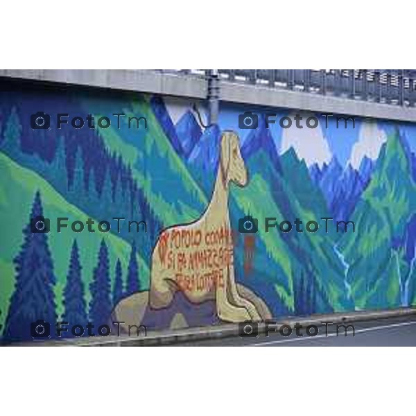 Bergamo Rondò delle Valli a Murale imbrattato dopo pochi giorni 08- ottobre 2026 cronaca Bergamo Italia Foto Tiziano Manzoni Lapresse