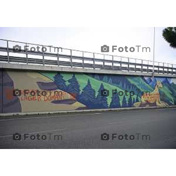 Bergamo Rondò delle Valli a Murale imbrattato dopo pochi giorni 08- ottobre 2026 cronaca Bergamo Italia Foto Tiziano Manzoni Lapresse