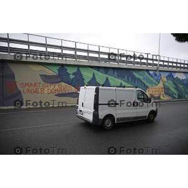 Bergamo Rondò delle Valli a Murale imbrattato dopo pochi giorni 08- ottobre 2026 cronaca Bergamo Italia Foto Tiziano Manzoni Lapresse