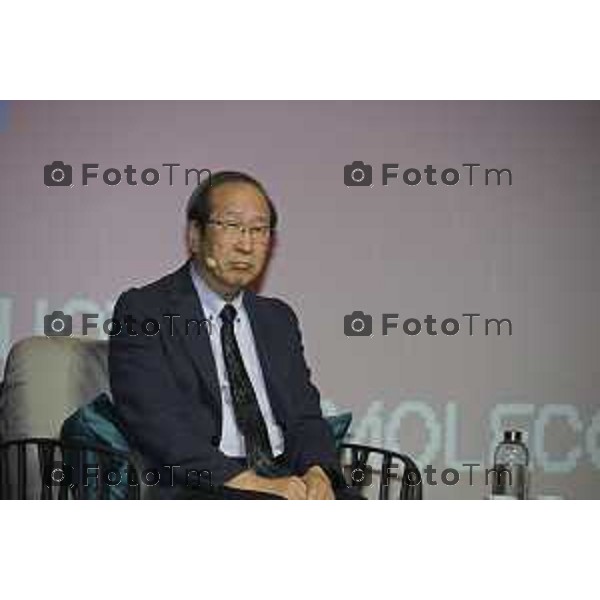 BergamoScienza 2026 Conferenza "spugne molecolari" chimico giapponese Susumu Kitagawa, vincitore del Premio Nobel per la Chimica nel 2025.affiancato dalla moderatrice Angiolina Comotti – ha presentato la rivoluzione dei MOF (Metal-Organic Frameworks),06 Ottobre 2026 cronaca Bergamo Italia Foto Tiziano Manzoni Lapresse