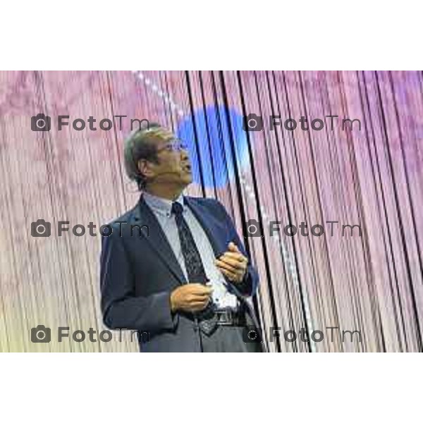 BergamoScienza 2026 Conferenza "spugne molecolari" chimico giapponese Susumu Kitagawa, vincitore del Premio Nobel per la Chimica nel 2025.affiancato dalla moderatrice Angiolina Comotti – ha presentato la rivoluzione dei MOF (Metal-Organic Frameworks),06 Ottobre 2026 cronaca Bergamo Italia Foto Tiziano Manzoni Lapresse