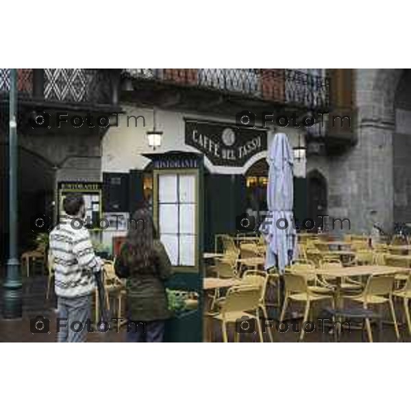 Bergamo Bergamo Alta piazza vecchia carico scarico turisti pioggia maltempo autunno 2026 08 ottobre 2026 cronaca Bergamo Italia Foto Tiziano Manzoni Lapresse