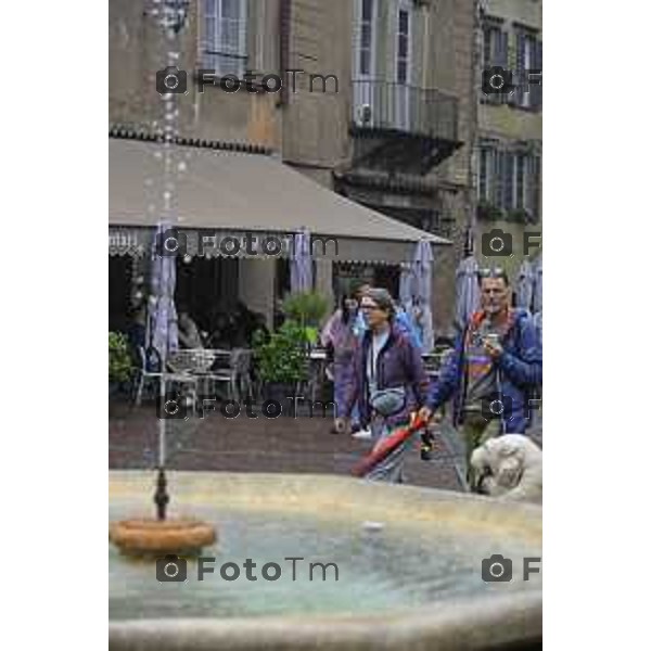 Bergamo Bergamo Alta piazza vecchia carico scarico turisti pioggia maltempo autunno 2026 08 ottobre 2026 cronaca Bergamo Italia Foto Tiziano Manzoni Lapresse