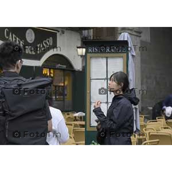 Bergamo Bergamo Alta piazza vecchia carico scarico turisti pioggia maltempo autunno 2026 08 ottobre 2026 cronaca Bergamo Italia Foto Tiziano Manzoni Lapresse