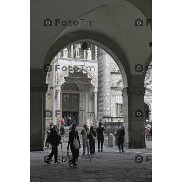 Bergamo Bergamo Alta piazza vecchia carico scarico turisti pioggia maltempo autunno 2026 08 ottobre 2026 cronaca Bergamo Italia Foto Tiziano Manzoni Lapresse