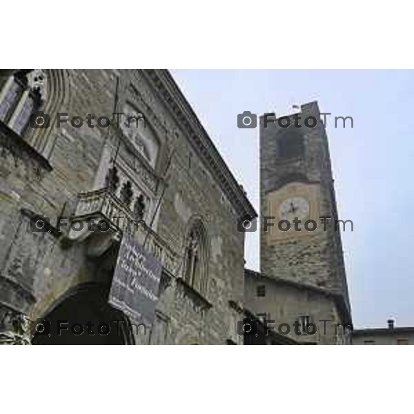 Bergamo Bergamo Alta piazza vecchia carico scarico turisti pioggia maltempo autunno 2026 08 ottobre 2026 cronaca Bergamo Italia Foto Tiziano Manzoni Lapresse
