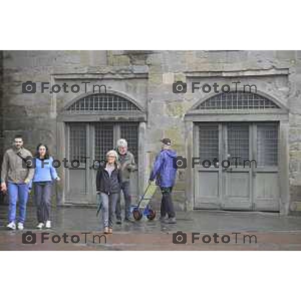 Bergamo Bergamo Alta piazza vecchia carico scarico turisti pioggia maltempo autunno 2026 08 ottobre 2026 cronaca Bergamo Italia Foto Tiziano Manzoni Lapresse