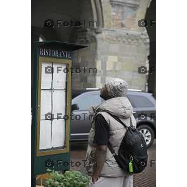 Bergamo Bergamo Alta piazza vecchia carico scarico turisti pioggia maltempo autunno 2026 08 ottobre 2026 cronaca Bergamo Italia Foto Tiziano Manzoni Lapresse