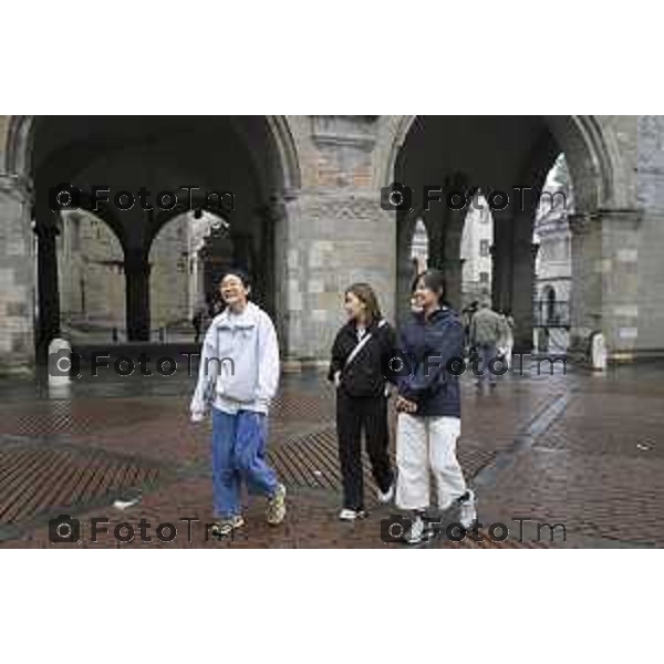 Bergamo Bergamo Alta piazza vecchia carico scarico turisti pioggia maltempo autunno 2026 08 ottobre 2026 cronaca Bergamo Italia Foto Tiziano Manzoni Lapresse