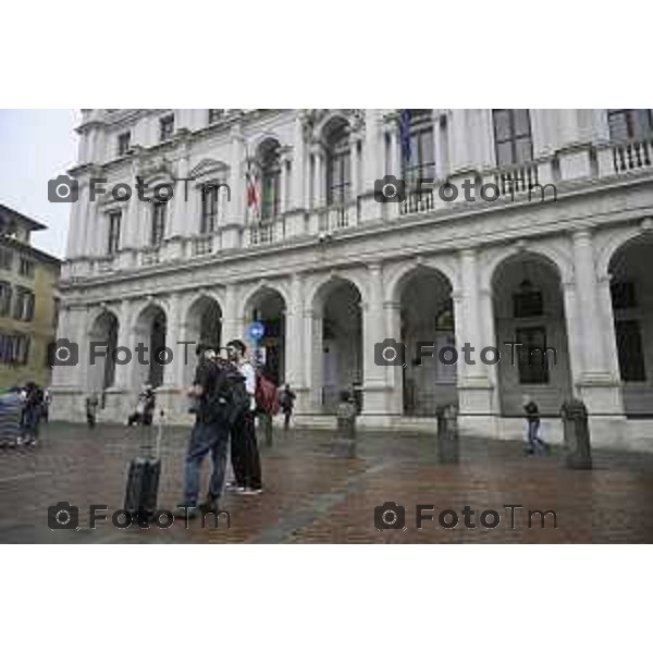 Bergamo Bergamo Alta piazza vecchia carico scarico turisti pioggia maltempo autunno 2026 08 ottobre 2026 cronaca Bergamo Italia Foto Tiziano Manzoni Lapresse