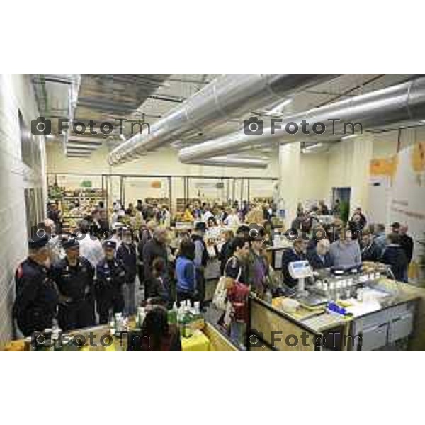 Bergamo inaugura il primo mercato agricolo coperto Coldiretti e Campagna Amica Bergamo.ChorusLife Coldiretti, Comune di Bergamo, Comune di Scanzorosciate e Cooperativa Sociale Namastè, con il sostegno dell’Università degli studi di Bergamo, nell’ambito di un percorso sostenuto da Regione Lombardia attraverso il Piano di Sviluppo Rurale dedicato alla cooperazione per i sistemi del cibo, le filiere corte e i mercati locali 17 ottobre 2026 cronaca Bergamo Italia Foto Tiziano Manzoni Lapresse