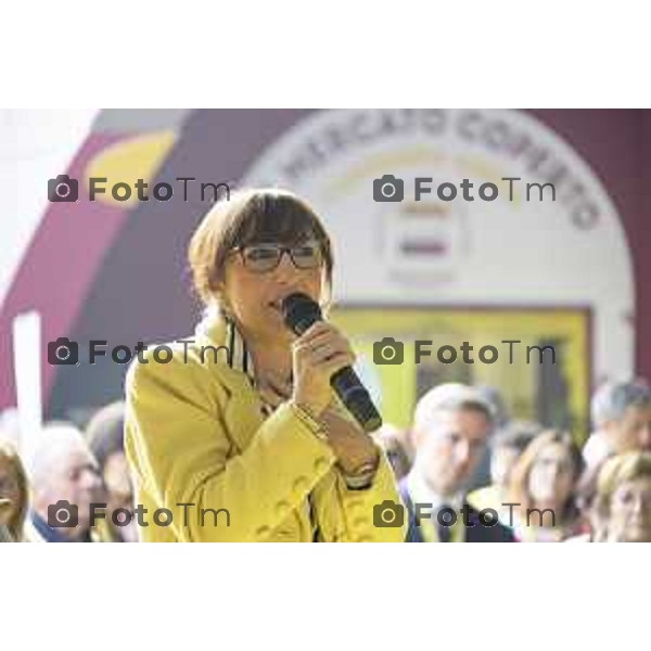 Bergamo inaugura il primo mercato agricolo coperto Coldiretti e Campagna Amica Bergamo.ChorusLife Coldiretti, Comune di Bergamo, Comune di Scanzorosciate e Cooperativa Sociale Namastè, con il sostegno dell’Università degli studi di Bergamo, nell’ambito di un percorso sostenuto da Regione Lombardia attraverso il Piano di Sviluppo Rurale dedicato alla cooperazione per i sistemi del cibo, le filiere corte e i mercati locali 17 ottobre 2026 cronaca Bergamo Italia Foto Tiziano Manzoni Lapresse