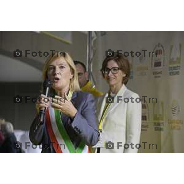 Bergamo inaugura il primo mercato agricolo coperto Coldiretti e Campagna Amica Bergamo.ChorusLife Coldiretti, Comune di Bergamo, Comune di Scanzorosciate e Cooperativa Sociale Namastè, con il sostegno dell’Università degli studi di Bergamo, nell’ambito di un percorso sostenuto da Regione Lombardia attraverso il Piano di Sviluppo Rurale dedicato alla cooperazione per i sistemi del cibo, le filiere corte e i mercati locali ORIANA RUZZINI 17 ottobre 2026 cronaca Bergamo Italia Foto Tiziano Manzoni Lapresse