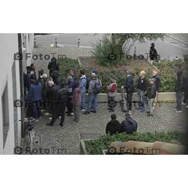 Bergamo 20 ottobre 2026 cronaca Italia Bergamo mensa frati capuccini con Fra Andrea distribuzione dei pasti Foto Tiziano Manzoni Lapresse