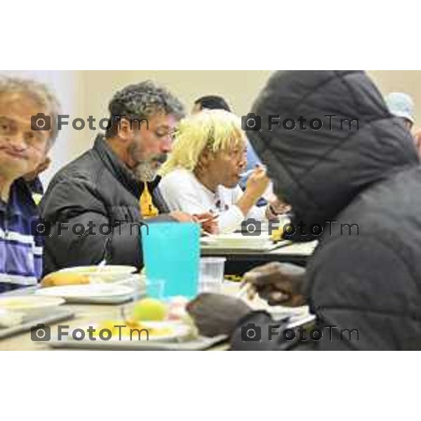 Bergamo 20 ottobre 2026 cronaca Italia Bergamo mensa frati capuccini con Fra Andrea distribuzione dei pasti Foto Tiziano Manzoni Lapresse