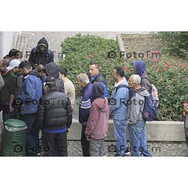 Bergamo 20 ottobre 2026 cronaca Italia Bergamo mensa frati capuccini con Fra Andrea distribuzione dei pasti Foto Tiziano Manzoni Lapresse