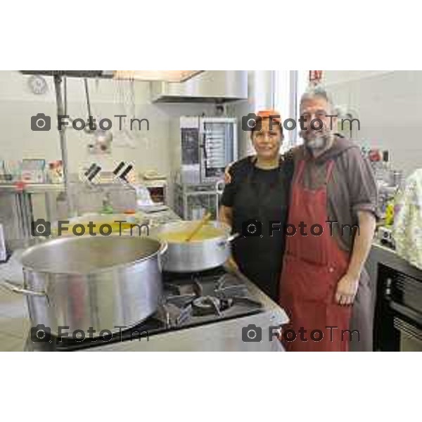 Bergamo 20 ottobre 2026 cronaca Italia Bergamo mensa frati capuccini con Fra Andrea distribuzione dei pasti Foto Tiziano Manzoni Lapresse