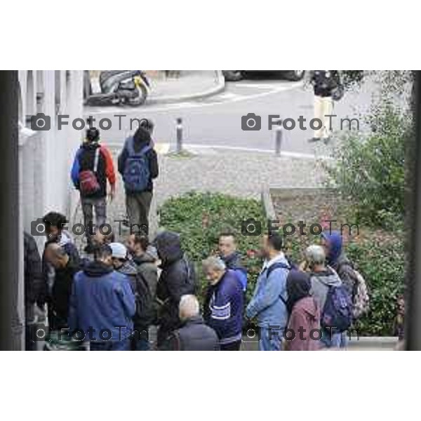 Bergamo 20 ottobre 2026 cronaca Italia Bergamo mensa frati capuccini con Fra Andrea distribuzione dei pasti Foto Tiziano Manzoni Lapresse