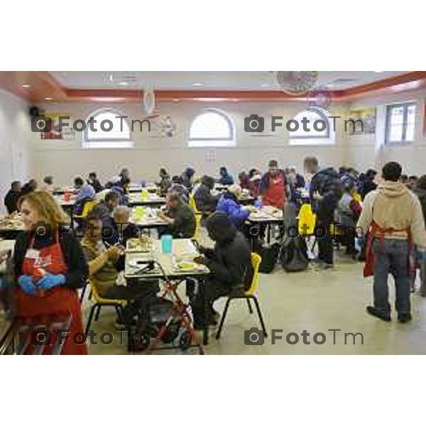 Bergamo 20 ottobre 2026 cronaca Italia Bergamo mensa frati capuccini con Fra Andrea distribuzione dei pasti Foto Tiziano Manzoni Lapresse