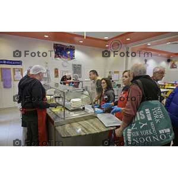 Bergamo 20 ottobre 2026 cronaca Italia Bergamo mensa frati capuccini con Fra Andrea distribuzione dei pasti Foto Tiziano Manzoni Lapresse