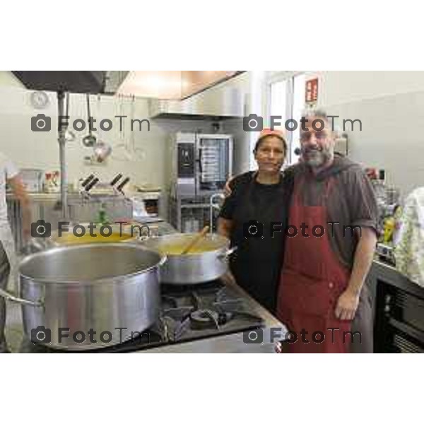 Bergamo 20 ottobre 2026 cronaca Italia Bergamo mensa frati capuccini con Fra Andrea distribuzione dei pasti Foto Tiziano Manzoni Lapresse