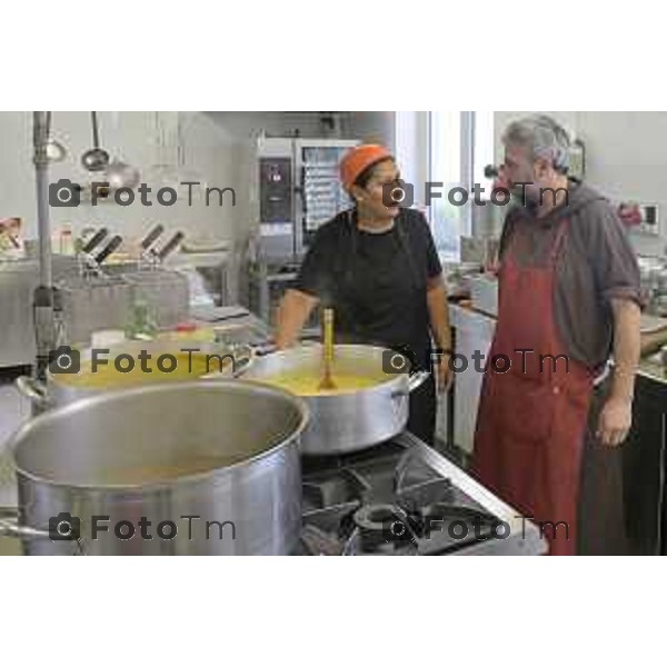 Bergamo 20 ottobre 2026 cronaca Italia Bergamo mensa frati capuccini con Fra Andrea distribuzione dei pasti Foto Tiziano Manzoni Lapresse