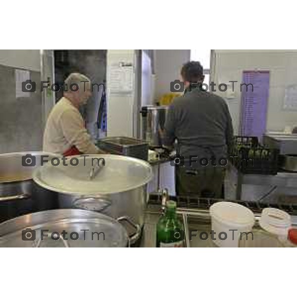 Bergamo 20 ottobre 2026 cronaca Italia Bergamo mensa frati capuccini con Fra Andrea distribuzione dei pasti Foto Tiziano Manzoni Lapresse