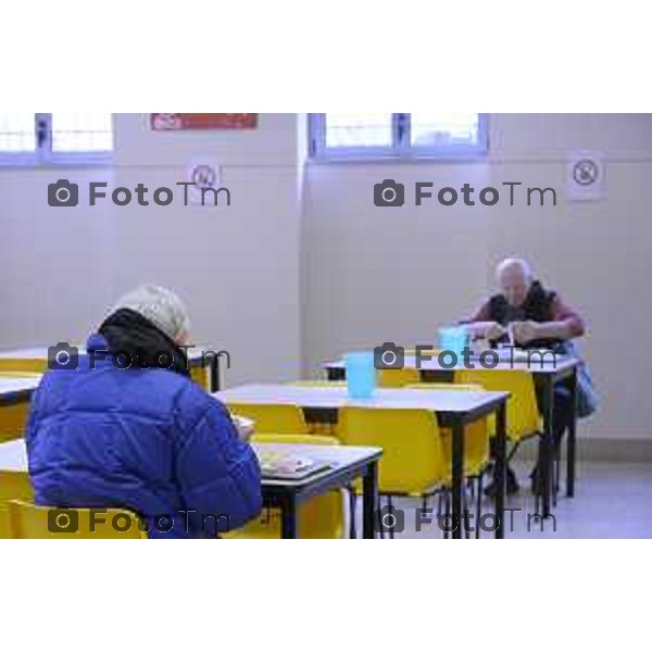 Bergamo 20 ottobre 2026 cronaca Italia Bergamo mensa frati capuccini con Fra Andrea distribuzione dei pasti Foto Tiziano Manzoni Lapresse